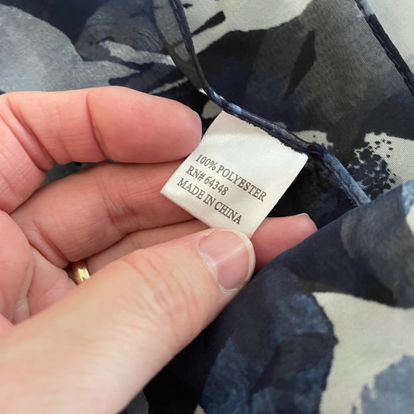 Bold print scarf - Picture 2 of 3